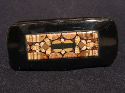 Tobacco box in papier machè and semi-precious stones