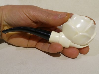 Meerschaum hand holding a Rose