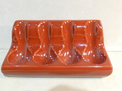 Red ceramic 4-pipe stand